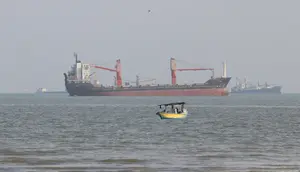 Harga Minyak Dunia Naik Usai Dua Tanker Kena Ranjau