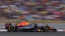 Pebalap Oracle Red Bull Racing, Max Verstappen memacu mobilnya saat Formula 1 GP Hungaria yang berlangsung di Sirkuit Hongaronging, Budapest, pada Minggu (31/7/2022). (AP/Darko Bandic)