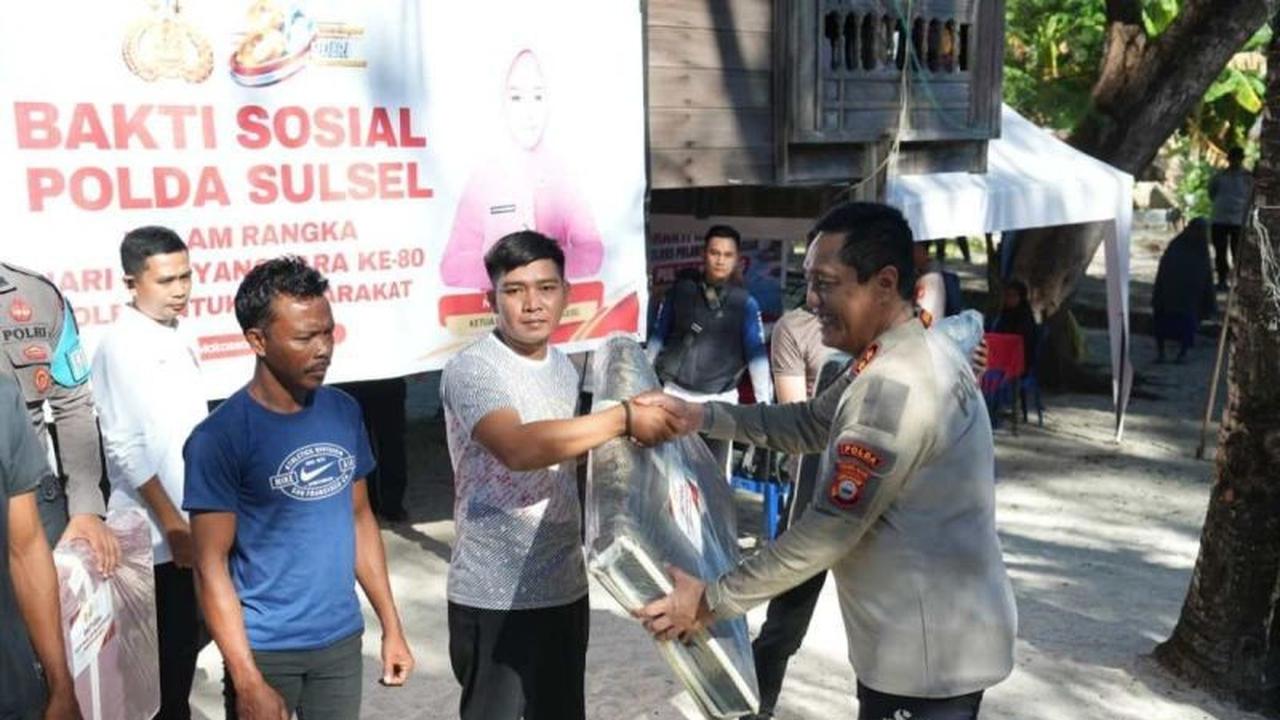 Kapolda Sulsel Gelar Bakti Sosial di Pulau Lanjukang, Rayakan HUT ke-80 Polri Bersama Nelayan