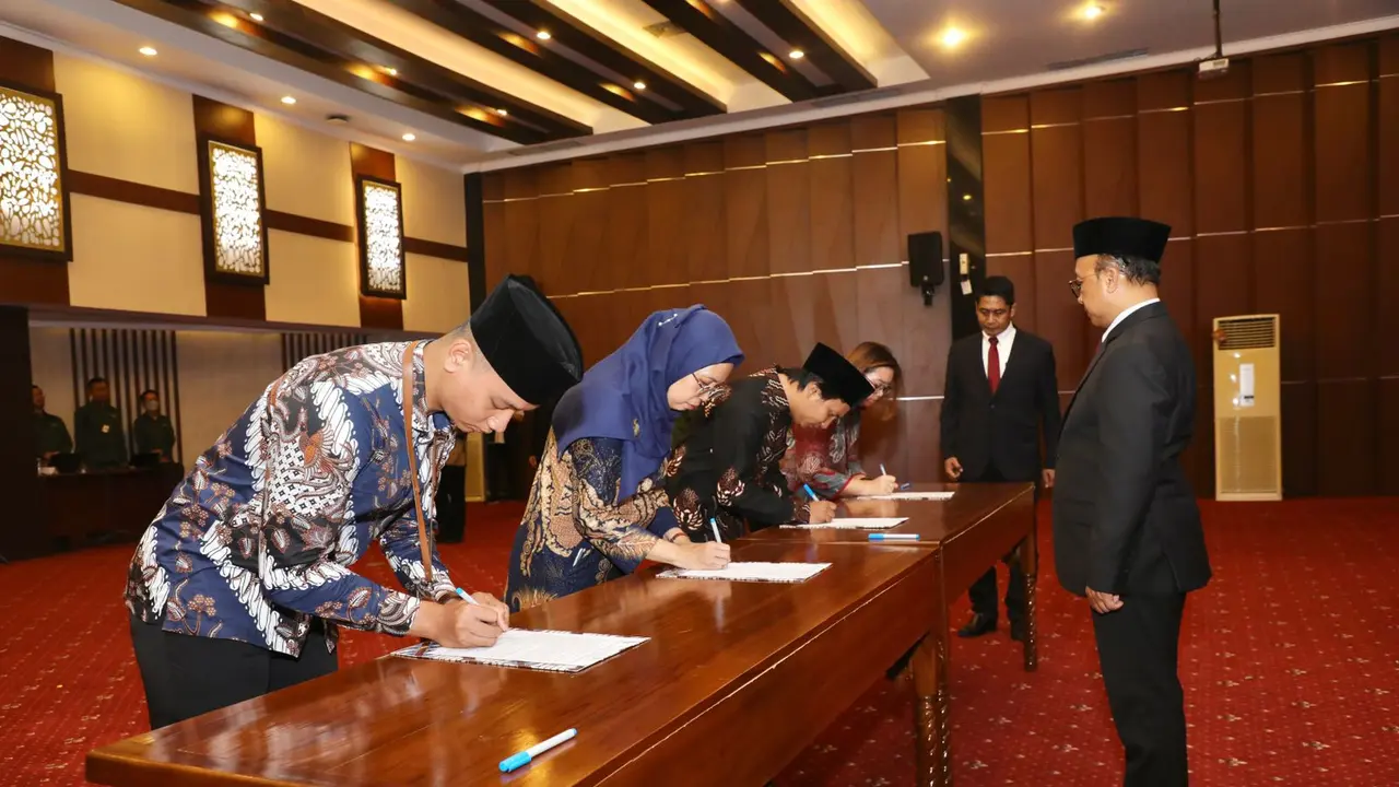 Pesan Penting Sekjen Kemnaker kepada 16 Pejabat Fungsional yang Baru Dilantik