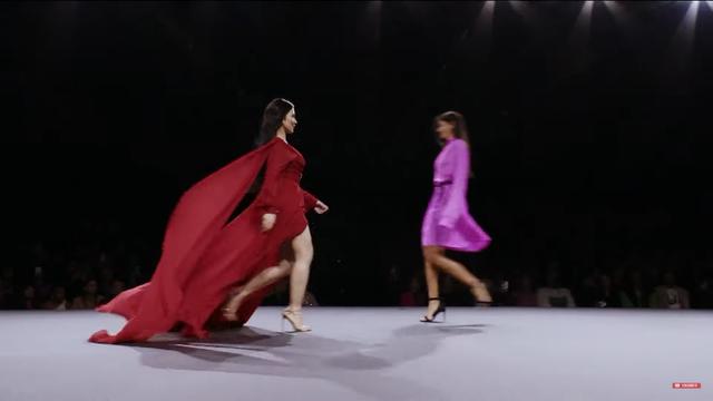 Ariel Tatum Debut di Paris Fashion Week