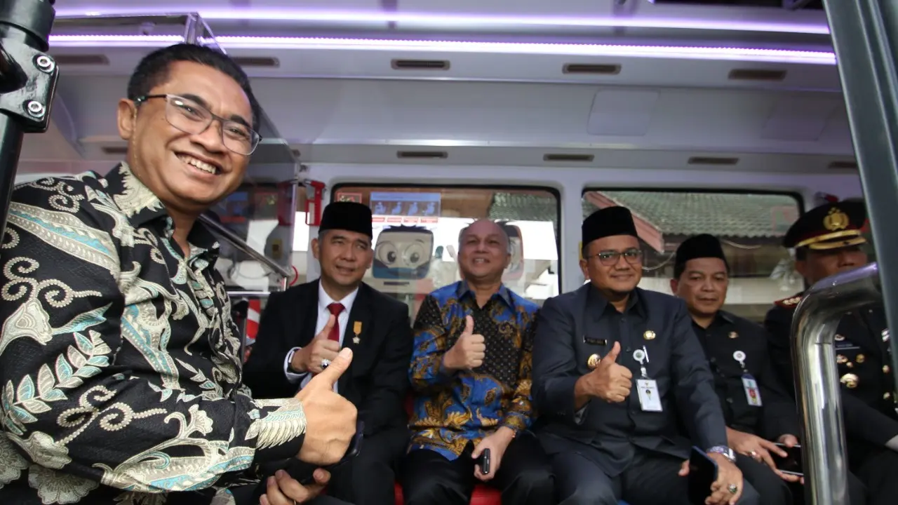 (kiri-kanan): Direktur MDT Subhan Novianda,  Walikota Pemkot Jambi, Syarif Fasha, Chairman MIS Group Tedy Agustiansjah dan Wakil Walikota Jambi H. Maulana