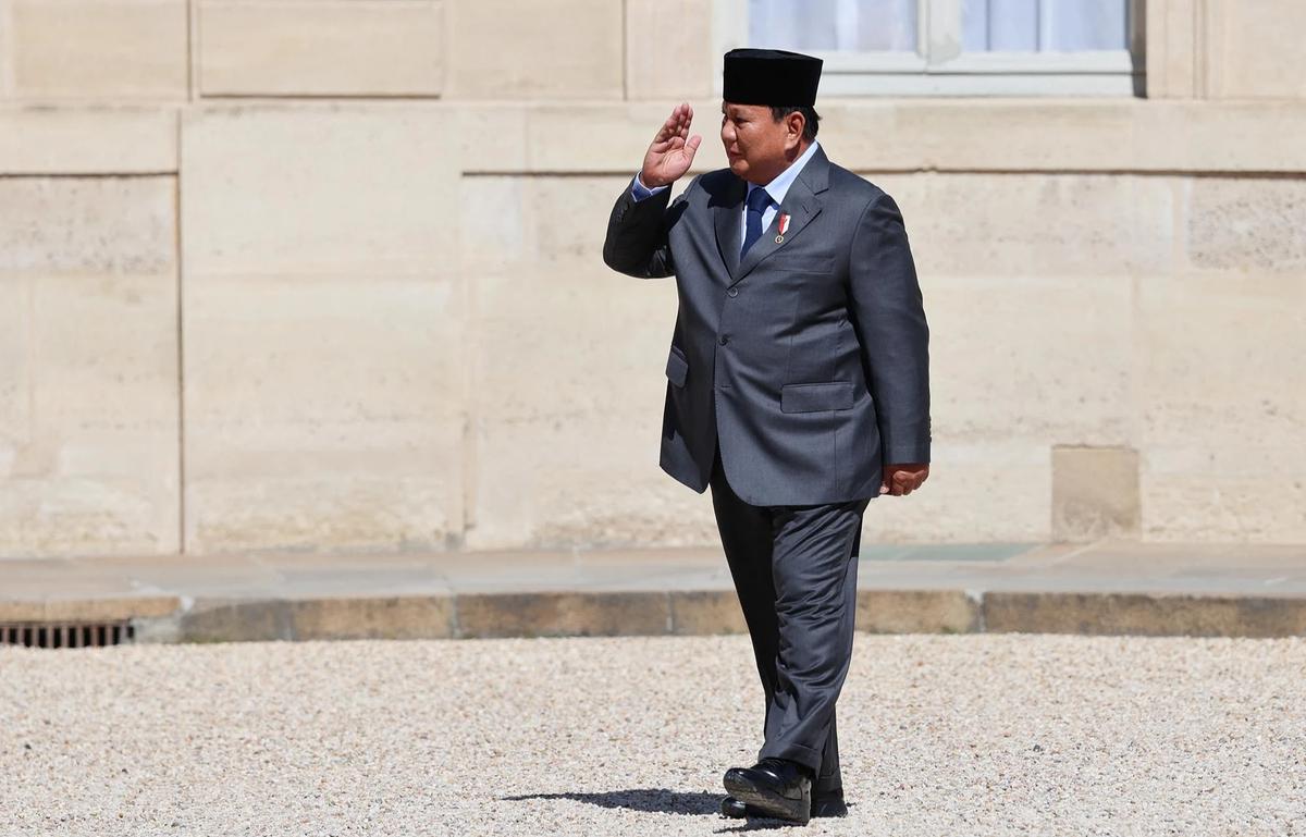 FOTO: Presiden Macron Sambut Hangat  Prabowo di Istana Elysee Paris