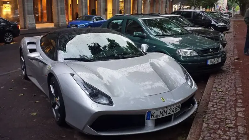 Belum Resmi Diproduksi, Ferrari 488 GTB Sudah Berkeliaran