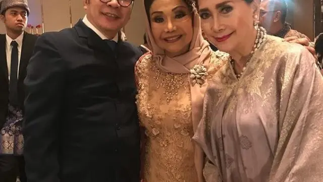 7 Potret Kebersamaan Elly Kasim dengan Rekan Artis, Penuh Kenangan