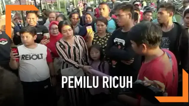 Sejumlah emak-emak di Pasangkayu Sulawesi Barat protes karena tidak bisa mencoblos di TPS hari Rabu (17/4). KPU setempat punya alasan khusus kenapa hal ini bisa terjadi.