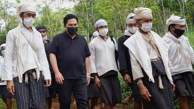 Kedatangan Menteri BUMN Erick Thohir ke lokasi kebakaran di permukiman Badui disambut dengan tangan terbuka oleh masyarakat Badui Dalam di Kabupaten Lebak, Banten. (dok: KBUMN)