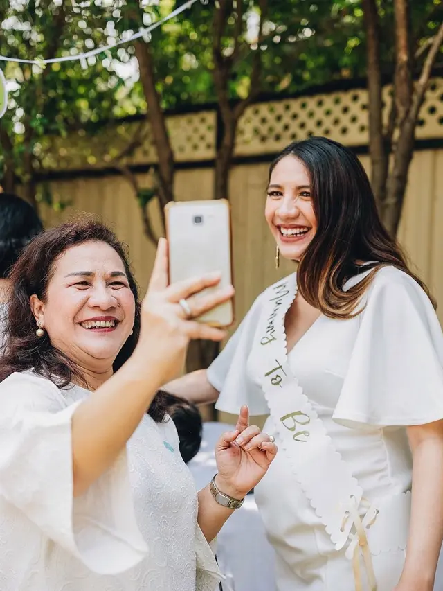 7 Momen Bahagia Acha Sinaga Gelar Baby Shower di Sydney