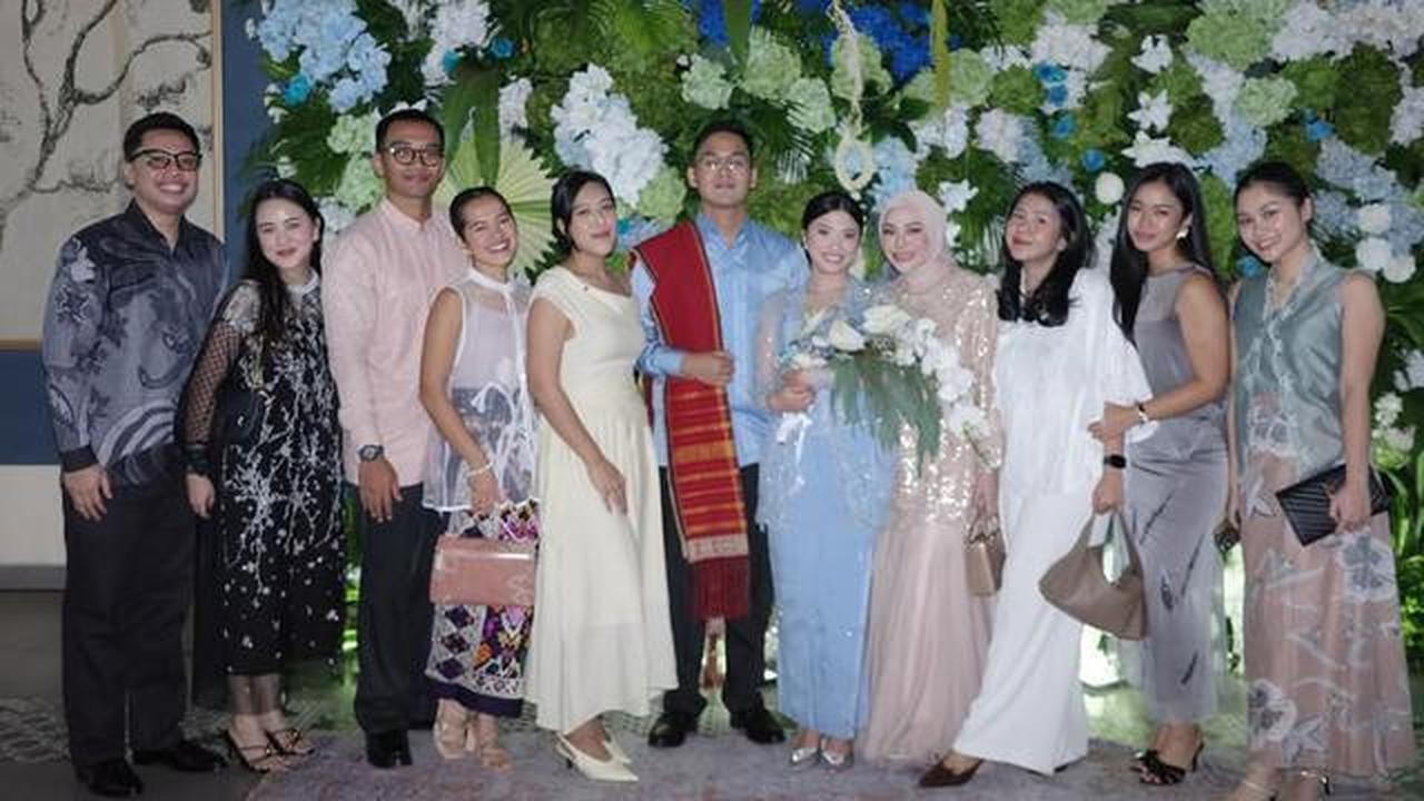 Menawan! Aurel Hermansyah Kenakan Gamis Lace saat Hadiri Lamaran Adik Raditya Dika