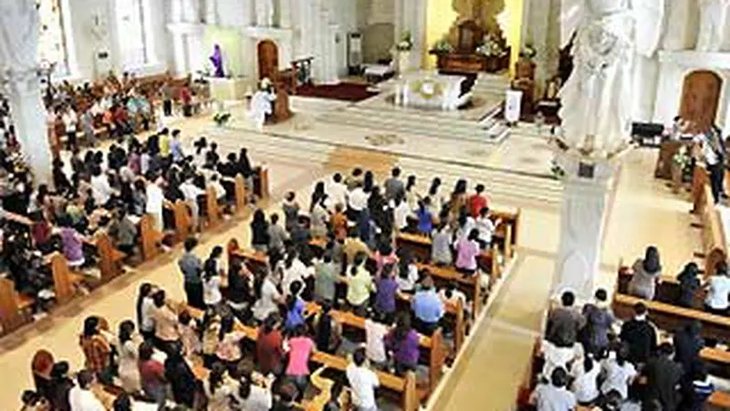 foto suasana gereja katedral denpasar