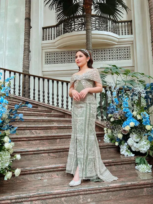 6 Potret Prilly Latuconsina Jadi Bridesmaid di Pernikahan Sahabat, Didoakan Menyusul