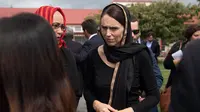 Perdana Menteri (PM) Selandia Baru Jacinda Ardern sambangi Canterbury Refugee Centre di Christchurch, 16 March 2019. (MARTY MELVILLE / AFP)