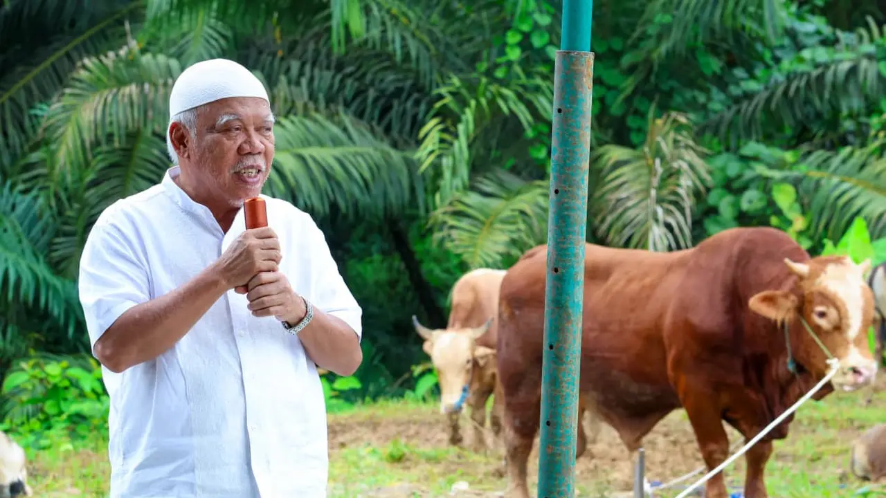 Prabowo dan Gibran Serahkan 3 Sapi Kurban ke IKN