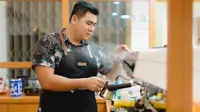 Selebgram Bernard Huang membuka bisnis Mr B Coffee di Batam Kepri (Dok. Pribadi Bernard Huang / Nefri Inge)