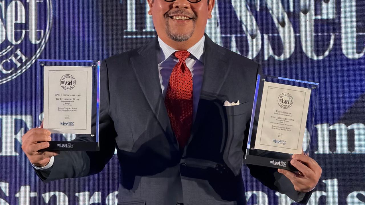 Direktur Pengembangan Investasi BPJS Ketenagakerjaan, Edwin M. Ridwan saat menerima penghargaan di ajang Asian Local Currency Bond Award 2025