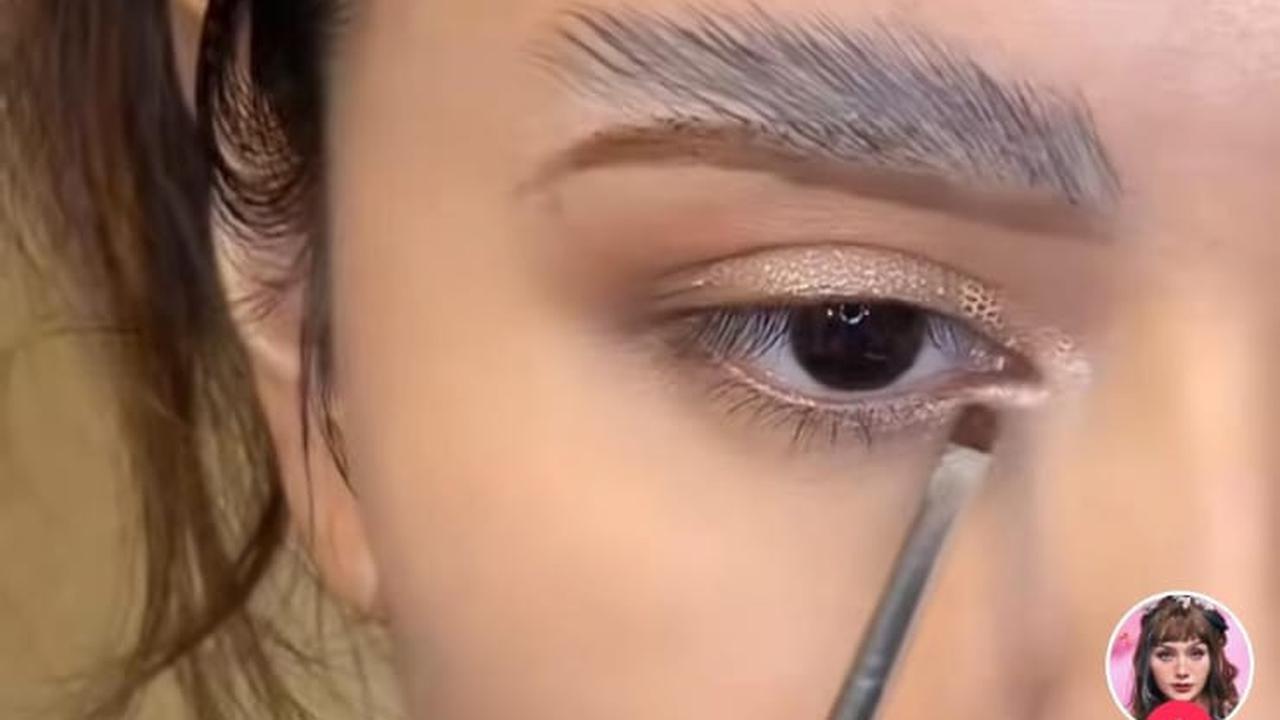 Glittery Eye Make Up: Make Up Imitasi Syifa Hadju