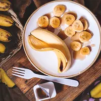 ilustrasi pisang/Photo by Eiliv-Sonas Aceron on Unsplash