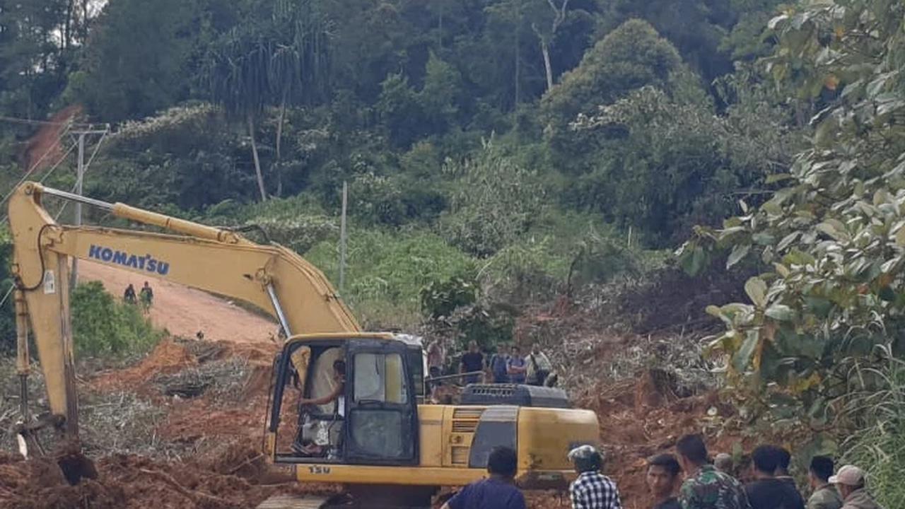 Pembukaan Jalur Longsor di Bener Meriah