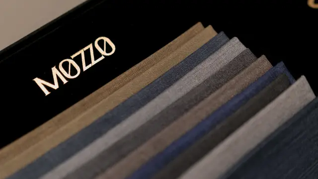 Brand fashion dengan konsep custom dan handmade.