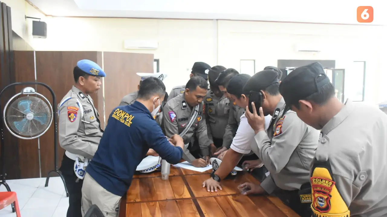 Polres Bulukumba mengelar tes urin (Liputan6.com/Fauzan)
