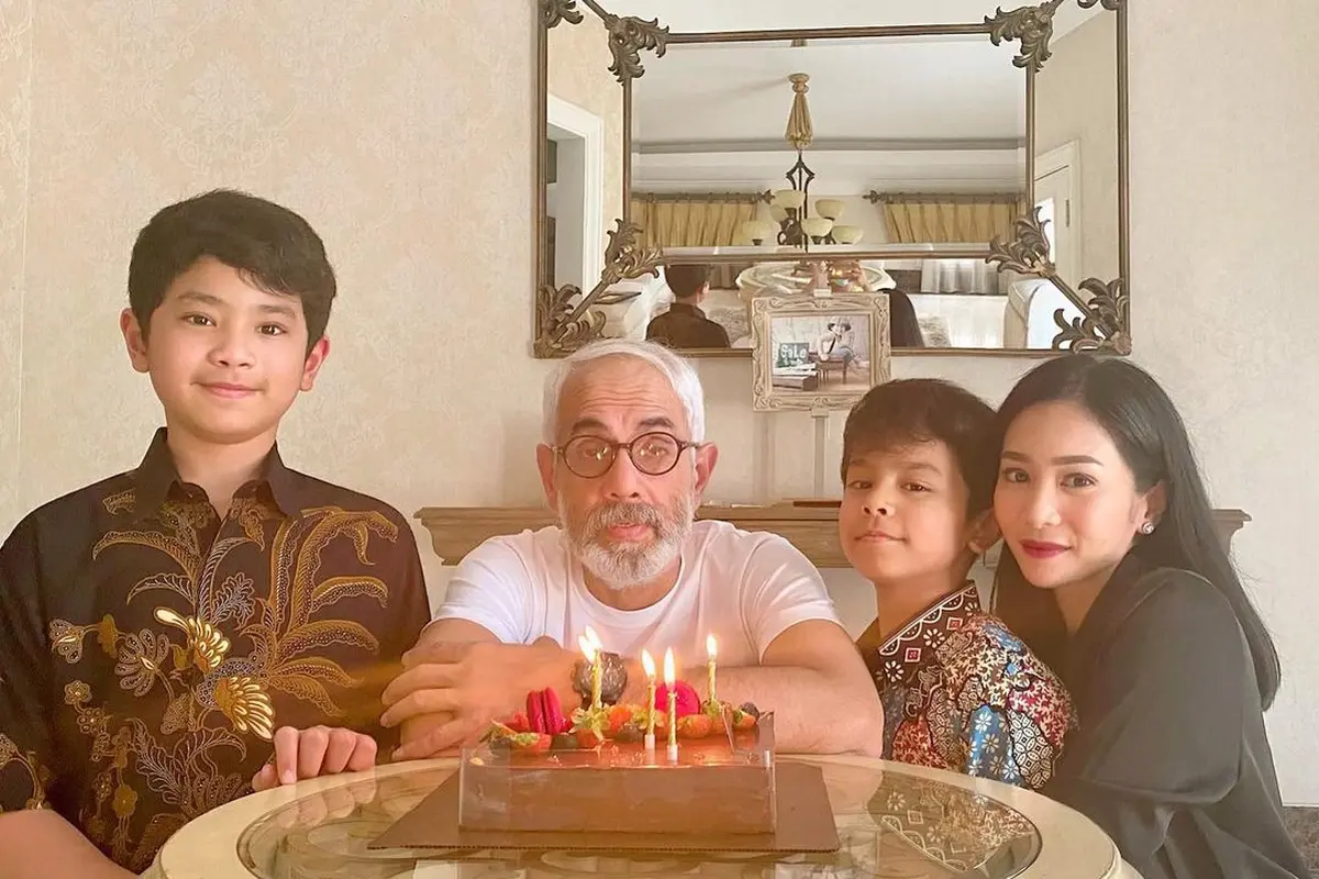 [Fimela] Bunga Zainal dan Sukhdev Singh