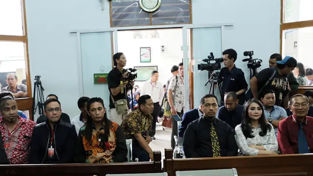 [Bintang] Sandy Tumiwa - Tessa Kaunang