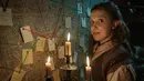 Millie Bobby Brown dalam Enola Holmes 2. (Foto: Alex Bailey/Netflix © 2022)