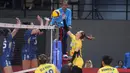 engan kemenangan ini, Bandung bjb Tandamata mengoleksi tiga poin di klasemen sementara sektor putri. Mereka sejajar dengan Jakarta Popsivo Polwan yang sebelumnya menang atas Medan Falcons dengan skor 3-0. (Foto: Dok PBVSI)