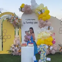 Kamari, putri Jennifer Coppen dan mendiang Dali Wassink baru saja merayakan ulang tahun pertamanya dengan penuh cinta dan haru.