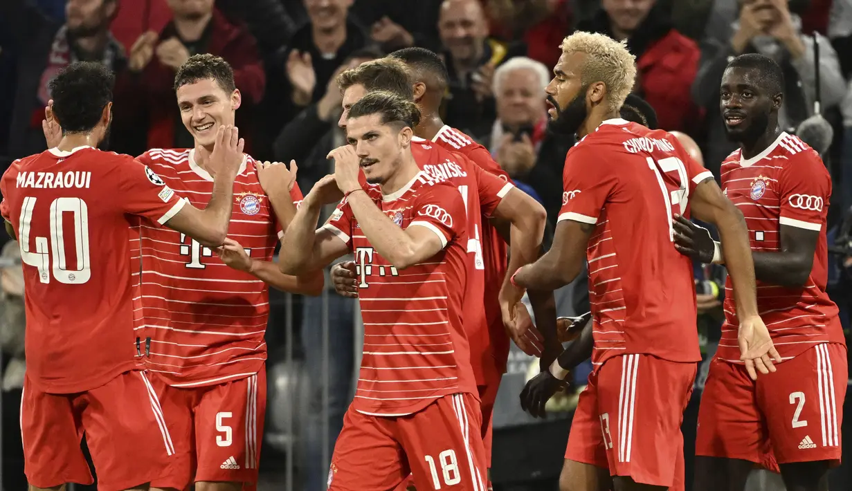 Kemenangan 2-0 tersebut membuat Bayern Munchen menuntaskan laga fase grup dengan sempurna. Ia menjadi satu-satunya tim yang berhasil menyapu bersih laga fase grup Liga Champions dengan kemenangan. (AP/DPA/Sven Hoppe)