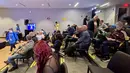 Sejumlah jurnalis dari berbagai negara menunggu dimulainya konferensi pers Timnas Inggris di Media Center Boston, Amerika Serikat, Senin (22/6/2026). Sesi tersebut menjadi bagian dari rangkaian agenda resmi Piala Dunia 2026 menjelang pertandingan Inggris melawan Ghana pada laga kedua Grup. (KLY Sports/Hery Kurniawan)