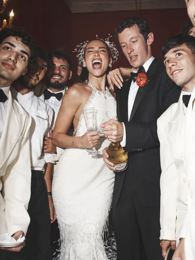 Detail Gaun Pengantin Dua Lipa di Italia, Karya Chanel yang Sarat Kemewahan Haute Couture