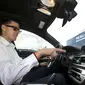 Ruang kemudi BMW i yang dipamerkan di CES 2016, Las Vegas, Nevada, Januari, (7/1). Pengaturan audio dan kemudi yang canggih disertakan dalam mobil masa depan ini. (REUTERS / Steve Marcus)