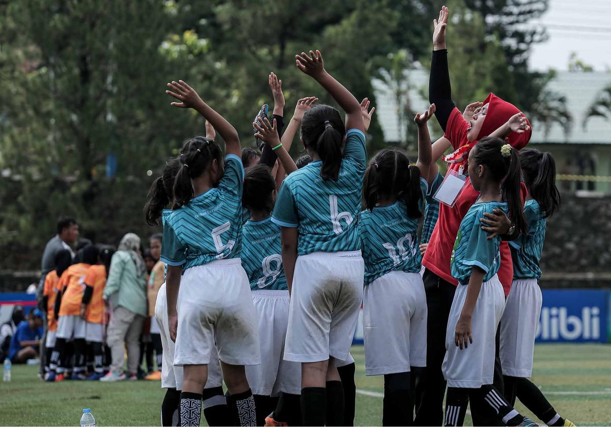 FOTO: Keseruan Murid SD Bermain Bola saat MilkLife Soccer Challenge-Jakarta 2025