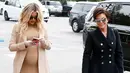Kris Jenner pun terlihat senang menghabiskan waktu berbelanja bersama dengan Khloe Kardashian. (Javiles/BACKGRID/USMagazine)