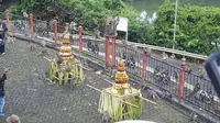 Tradisi Sesaji Rewanda, Saat Monyet dan Warga Berbaur Berbagi Makan di Gua Kreo