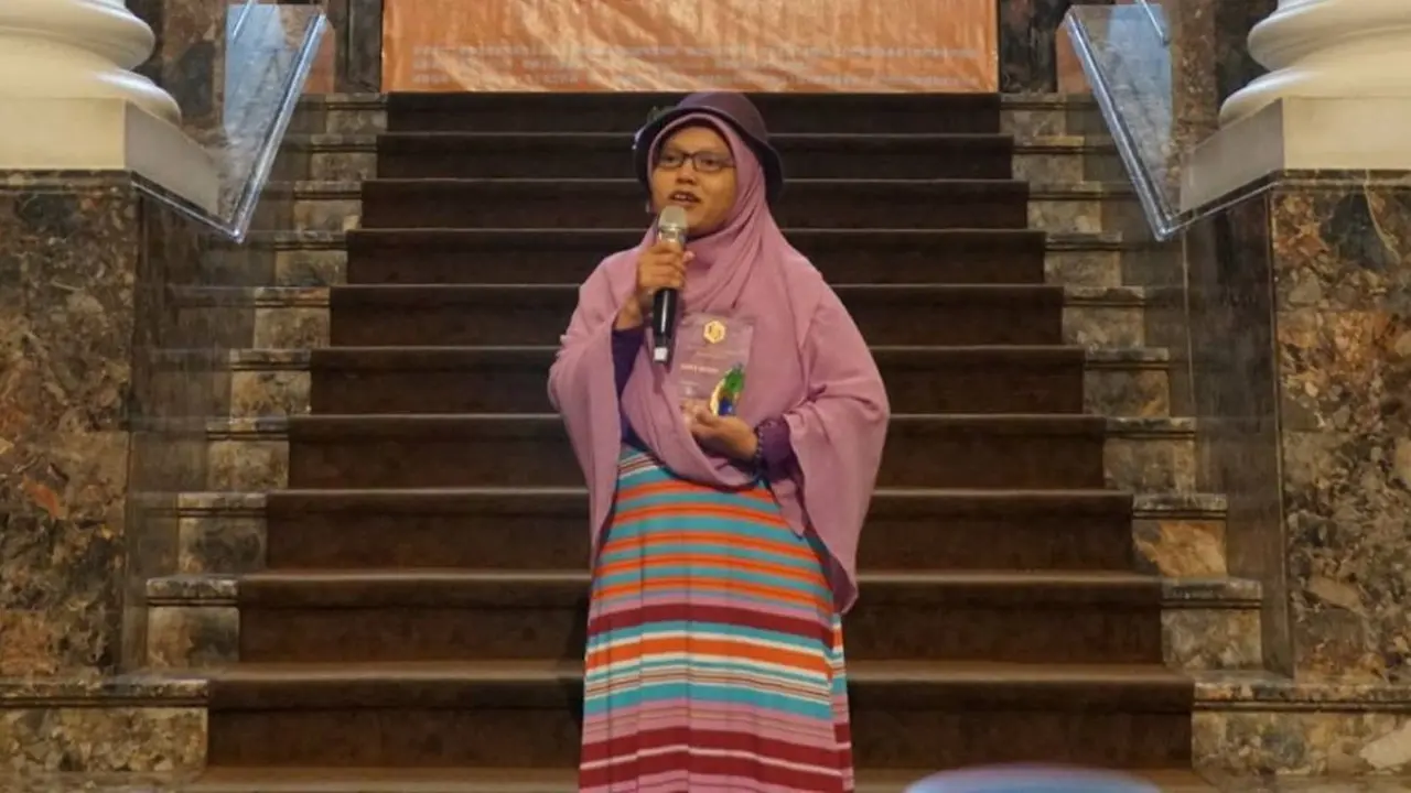 Yuli Riswati usai dianugerahi Penghargaan Sastra Taiwan untuk Migran. (Taiwan Literature Award for Migrants)