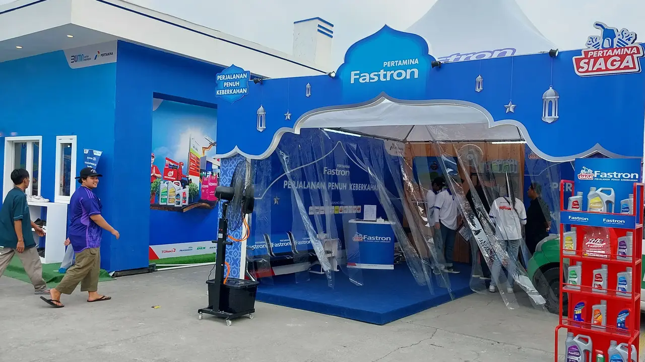 Posko Pertamina Siaga Fastron, di KM 57 Tol Jakarta-Cikampek, Senin (17/4/2023). PT Pertamina Lubricants membuka posko di sejumlah titik di jalur mudik lebaran 2023.
