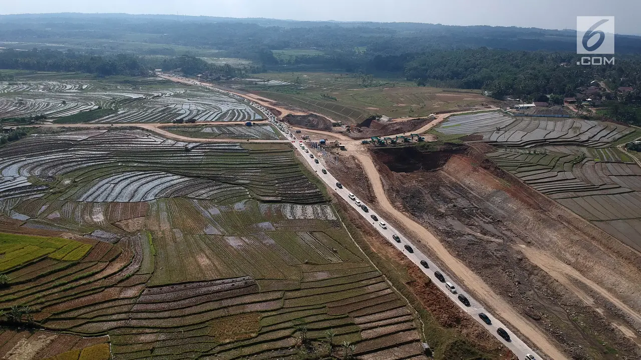 Ada Penyempitan Jalur, Pemudik Antre di Kali Kenteng