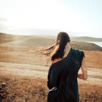 Move on bisa diawali dengan pengalihan perhatian, lakukan terus-terusan sampai kamu terbiasa hidup tanpanya. (Foto: thoughtcatalog.com)