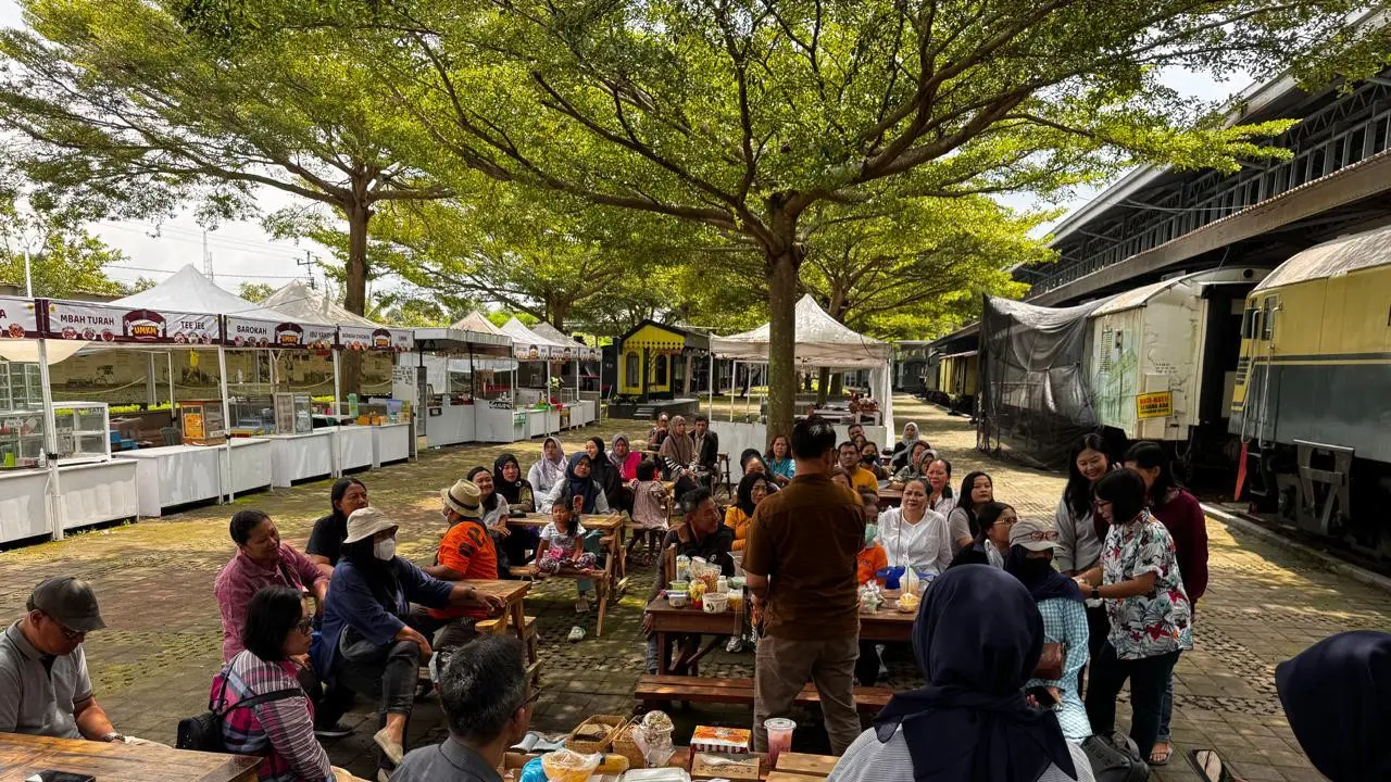Ngabuburit Sambil Nobar Pertandingan Timnas Indonesia Lawan Australia di Museum Kereta Api Ambarawa