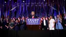 Presiden ke-45 AS Donald Trump didampingi keluarga menyampaikan pidato kemenangan di hadapan para pendukungnya di Manhattan, New York Rabu (9/11). Trump unggul cukup jauh atas pesaingnya dari Partai Demokrat, Hillary Clinton. (REUTERS/Brendan McDermid)