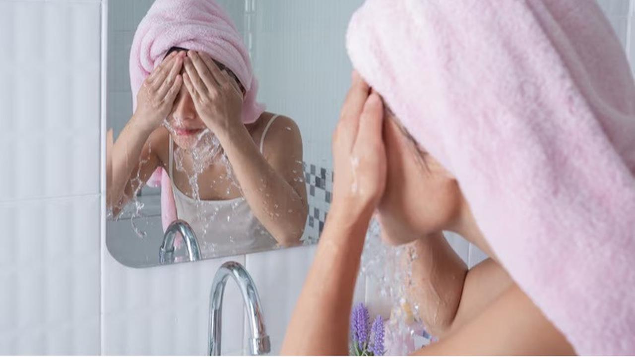 Mencuci muka bisa melepaskan microbeads ke dalam bumi