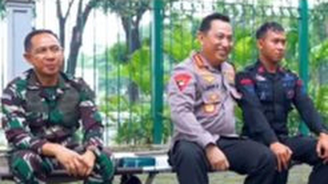 <i>"Semoga Suksesmu Semakin Gemilang, selalu Sehat, penuh Cinta dan Bahagia bersama Keluarga. Aamiin ya robbal alamin," tulis Agus.</i>