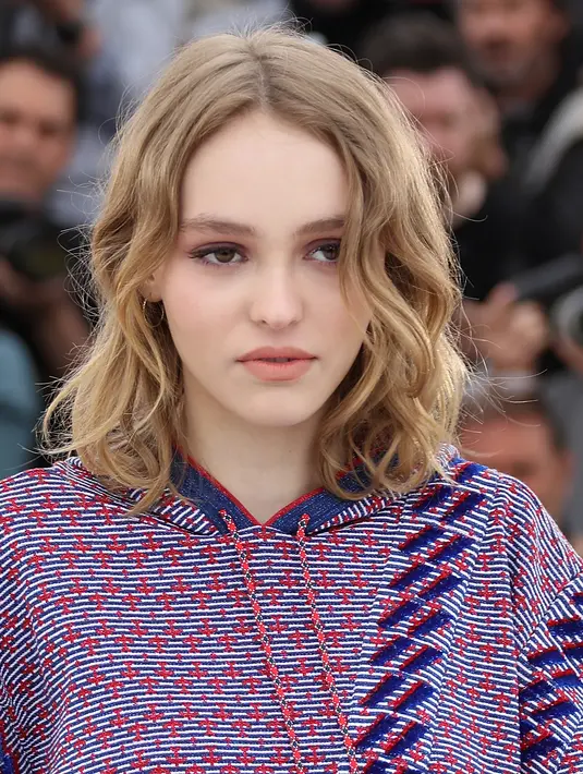 "Ayah saya tak mungkin berperilaku kasar terhadap wanita, ia orang yang lembut dan penuh kasih sayang, semua orang akan menyatakan hal yang sama kalau ayah ku orangnya tak seburuk itu," tukas Lily. (AFP/Bintang.com)