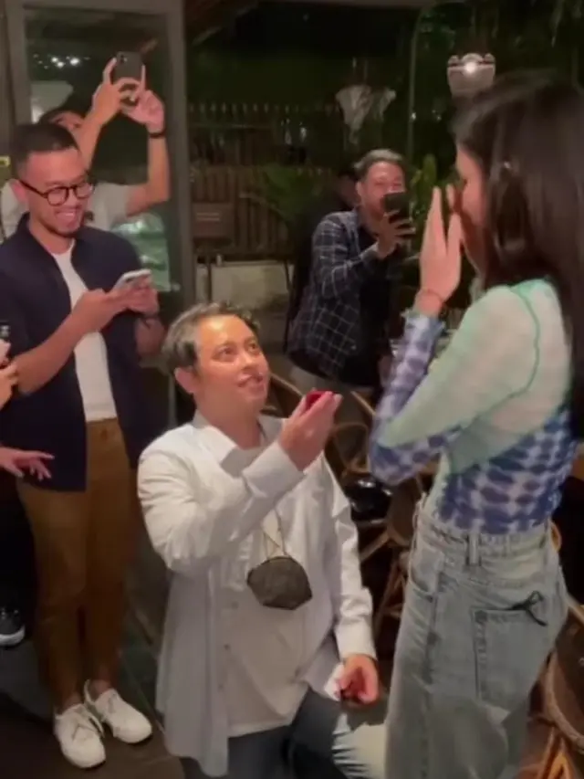 6 Momen Aulia Sarah Pemeran Badarawuhi 'KKN di Desa Penari' Dilamar Kekasih, Romantis