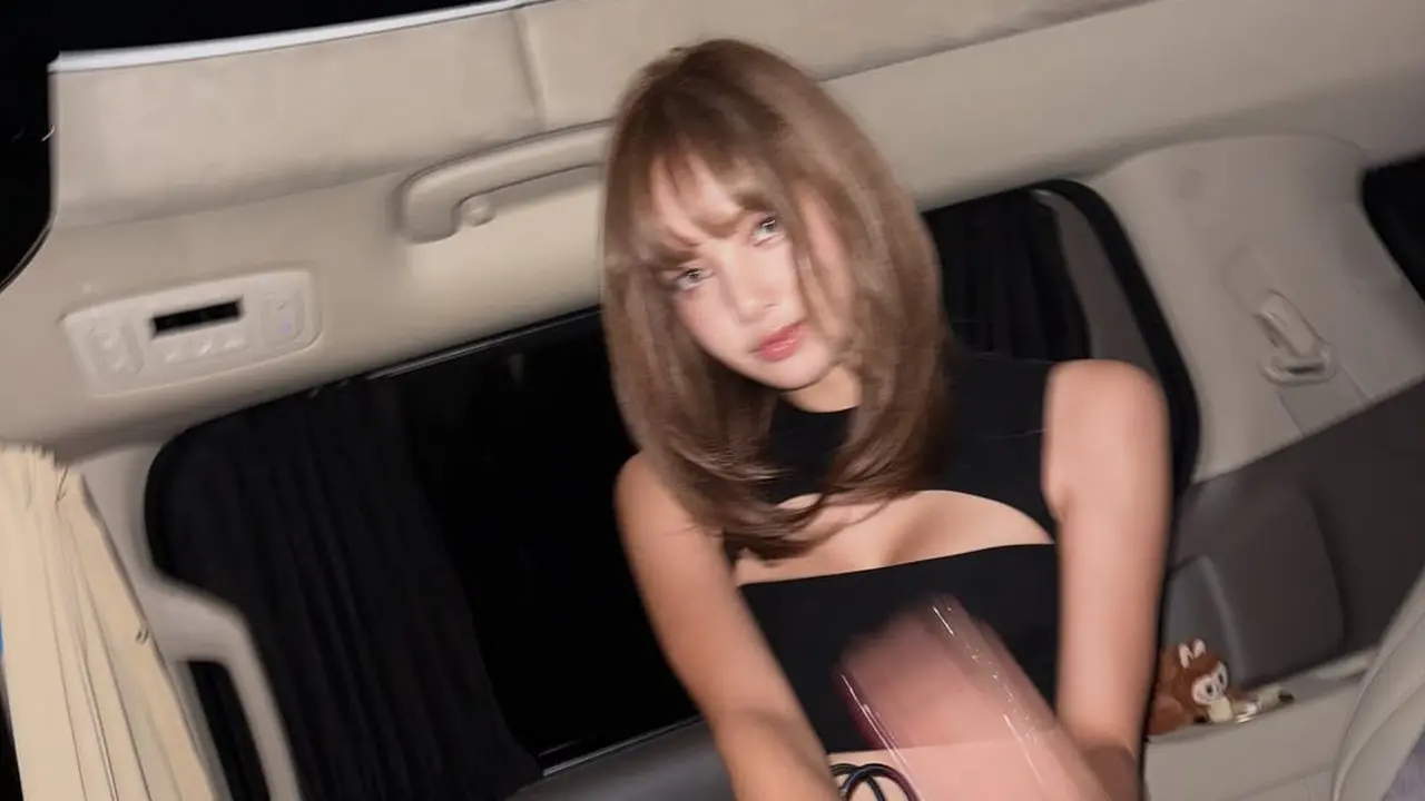 OOTD Serba Hitam Lisa BLACKPINK Liburan di Jepang, Tenteng Tas Hermes Langka Seharga Rp5 Milyar