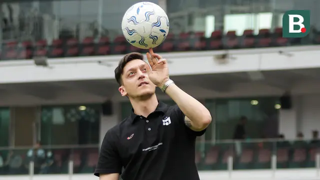Mesut Ozil - Coaching Clinic
