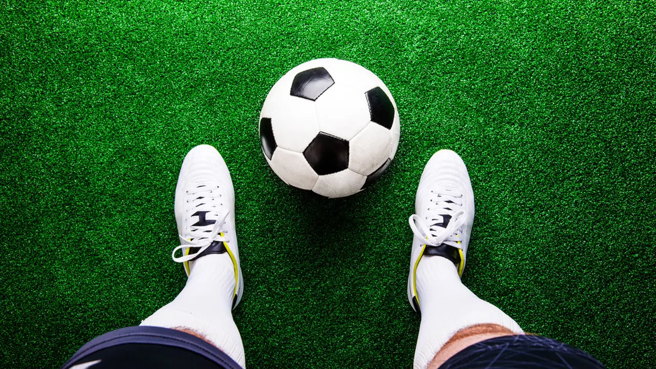 4 Perbedaan Sepatu Sepak Bola Berbahan Authentic Leather dan Sintetis, Penting untuk Digunakan sesuai Posisi Bermain