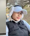 Golf identik dengan olahraga yang dilakoni oleh kalangan atas. Selebgram Azizah Salsha pun lakukan olahraga ini di sela-sela liburannya di Jepang. [@azizahsalsha_]